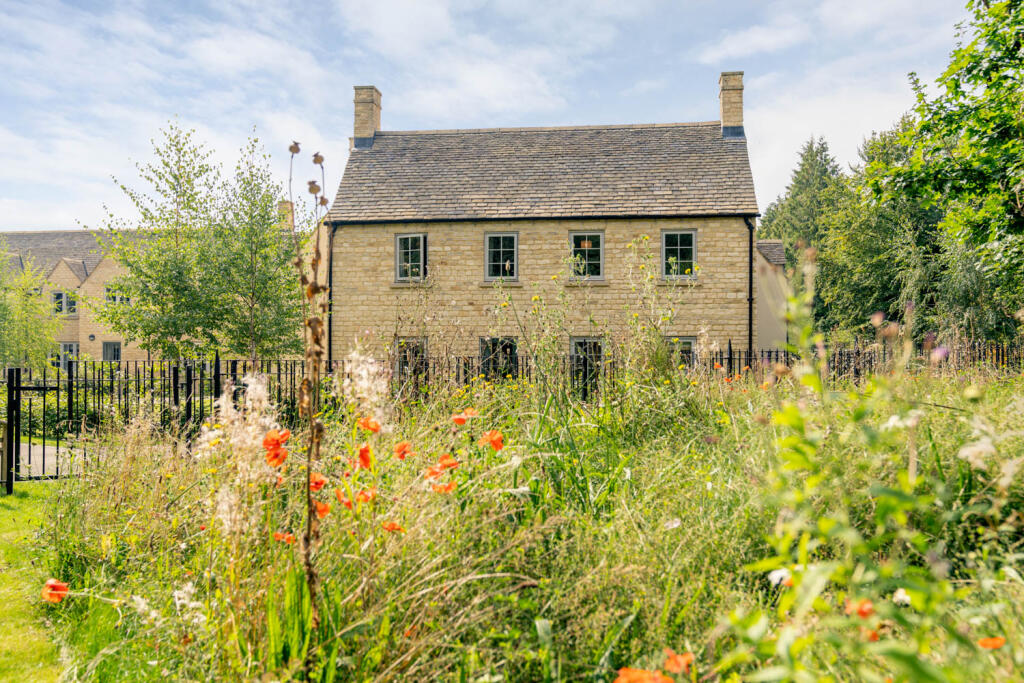Hawkesbury Place, Stow-on-the-wold - Communal Gardens