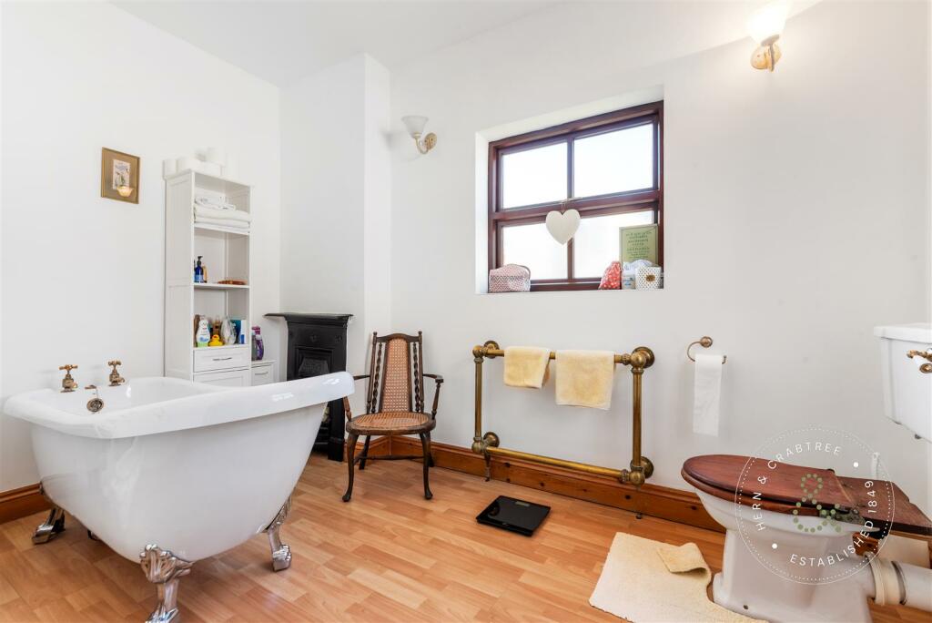 Ninian Road, Roath, Hern Crabtree (33).jpg