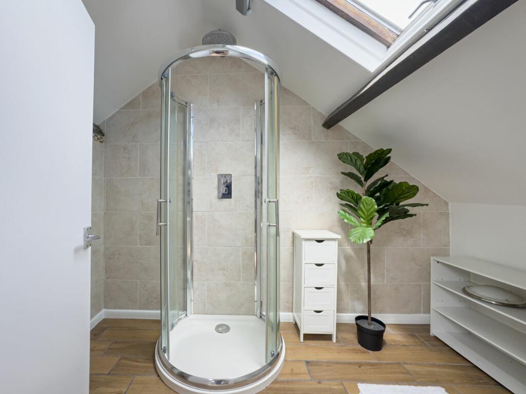 Attic En-Suite