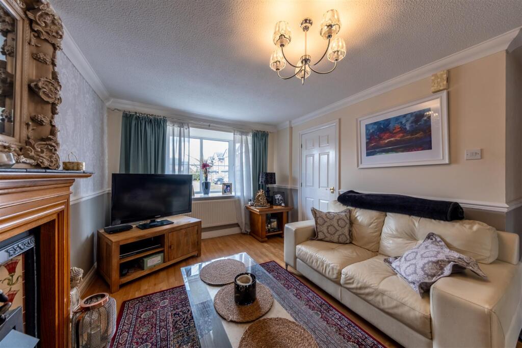 8 Gowy Court-007.jpg