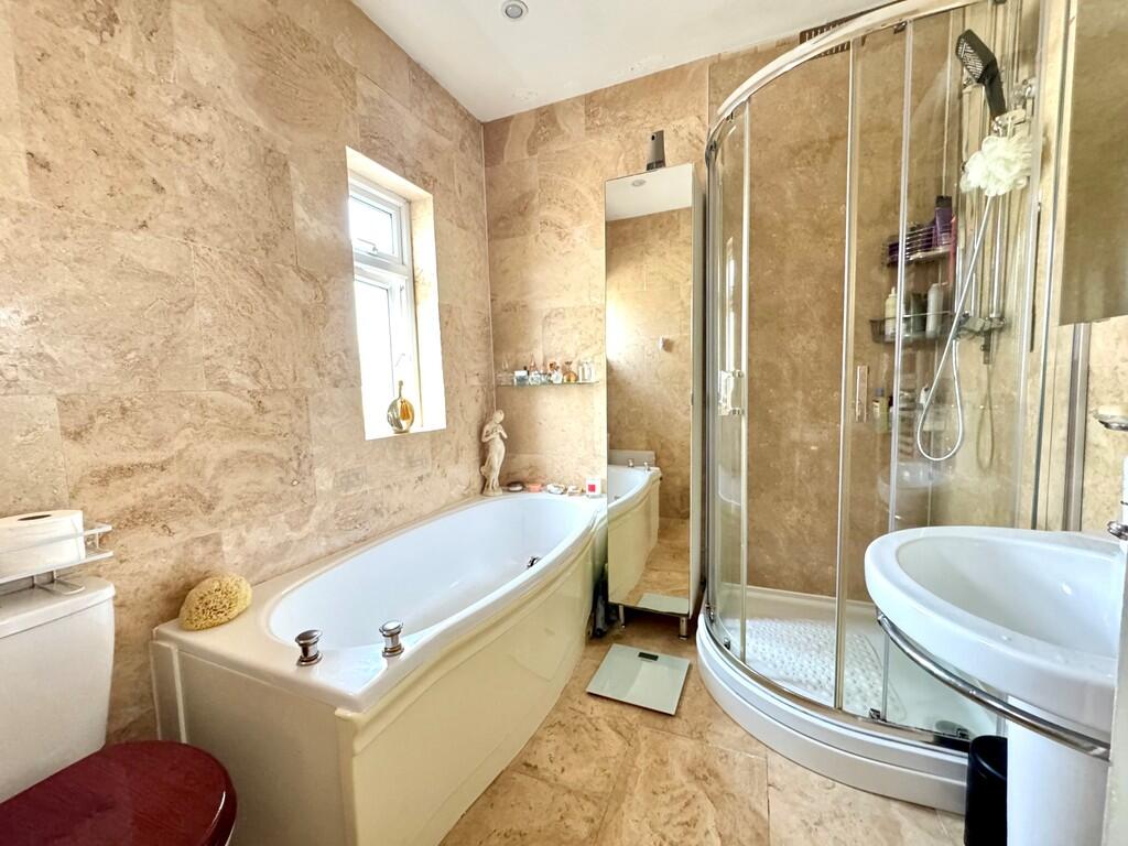 8 Lyme Road bathr...