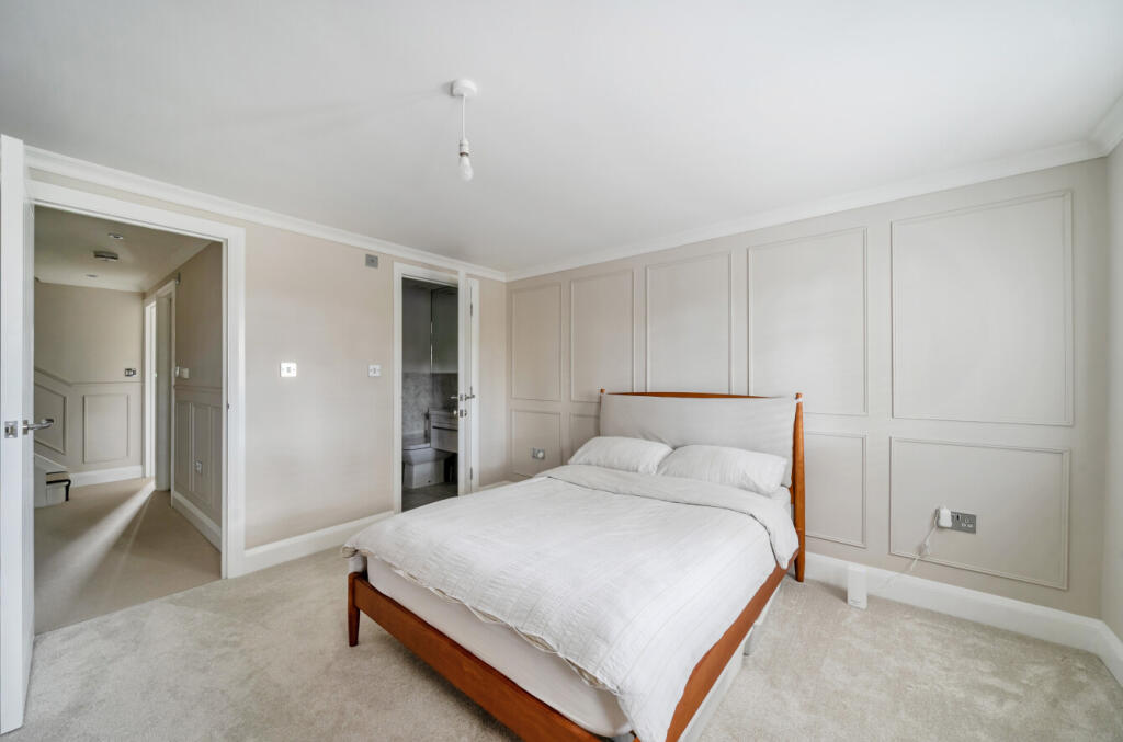 1372368-12-6900d2...