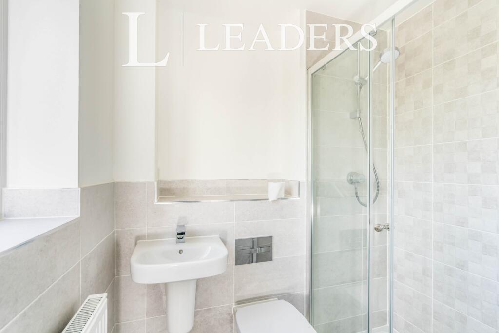 Room 2- en-suite