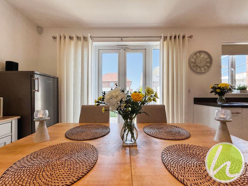 Kitchen/ Dining Room