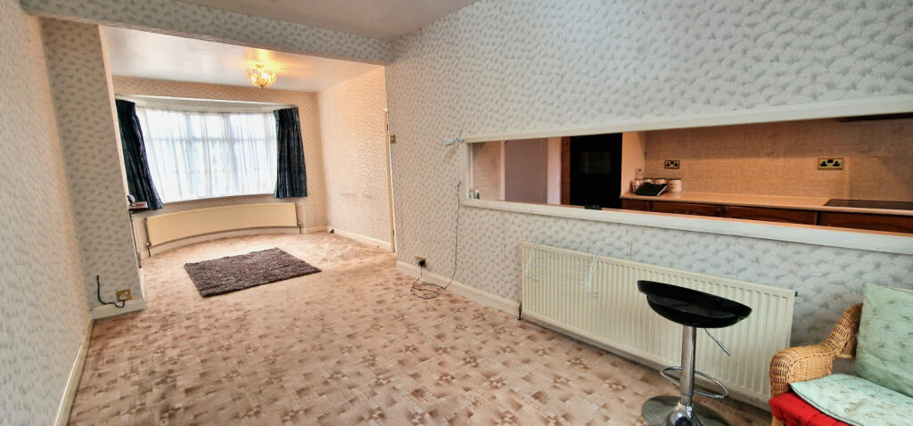 THROUGH-LOUNGE