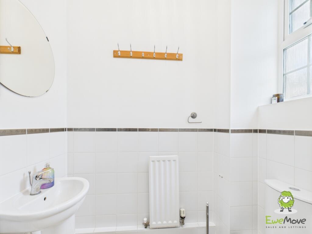 EweMove Basingstoke Estate Agents 17 Gaiger Avenue