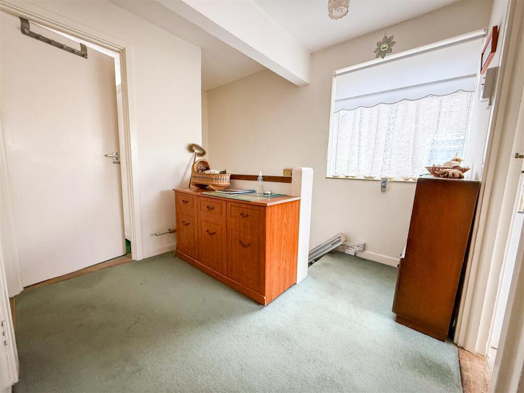 FIRST FLOOR LANDING