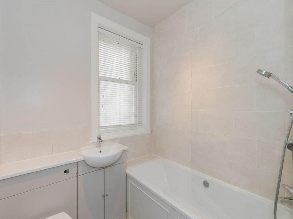10-Bathroom