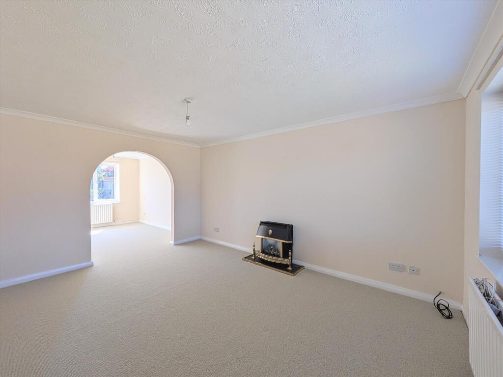Lounge Dining Room N