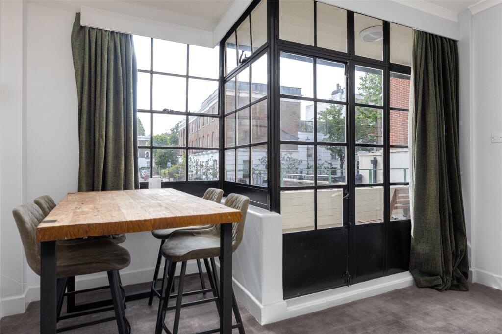 Reception/Balcony