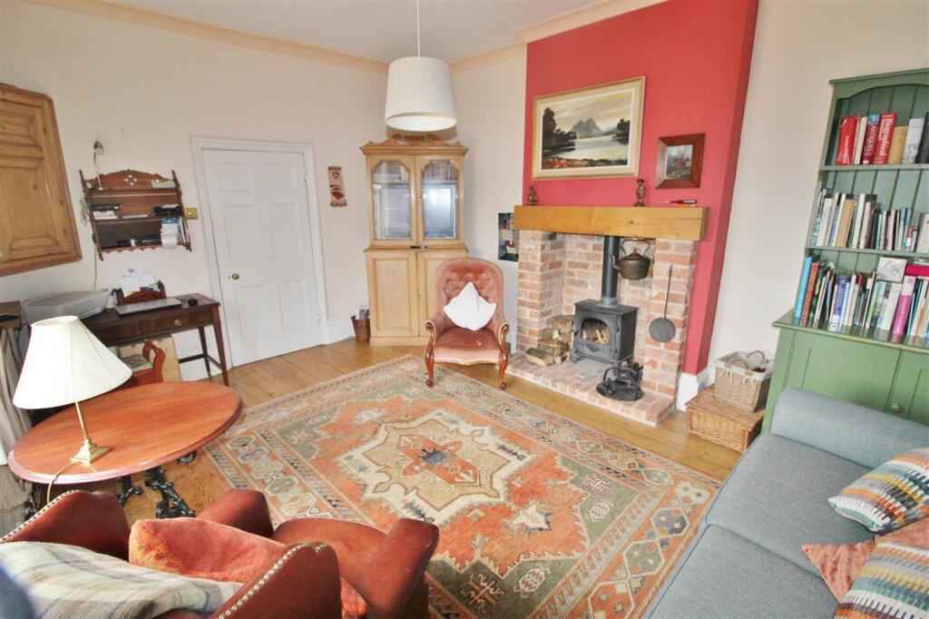 SNUG/BEDROOM THREE -