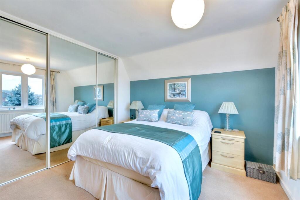 Bedroom 1_2.jpeg