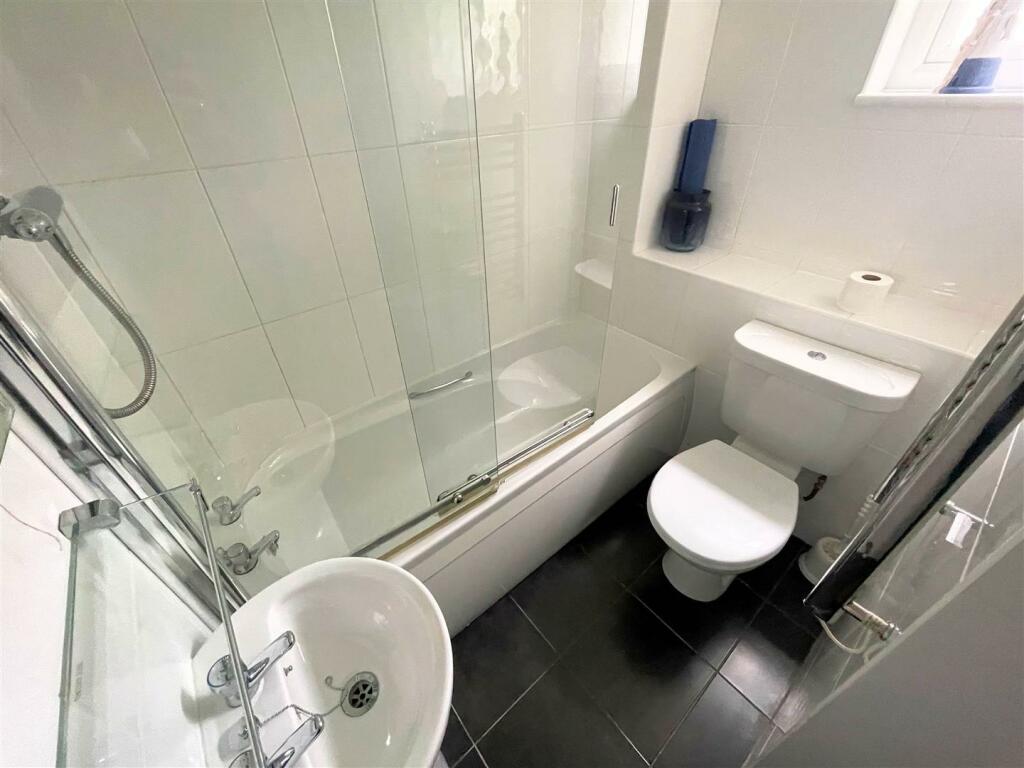bathroom .jpg