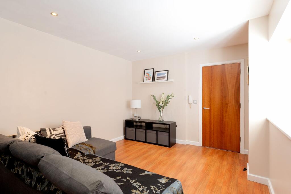 OPEN PLAN KITCHEN AND LIVING ROOM