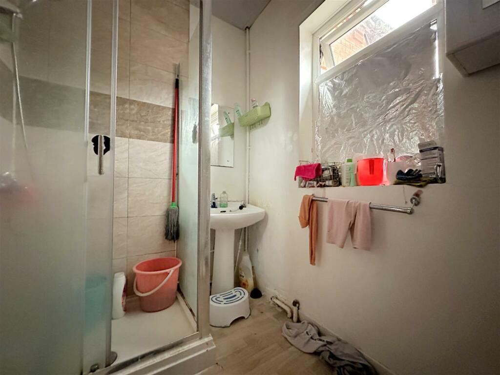 First floor flat shower room