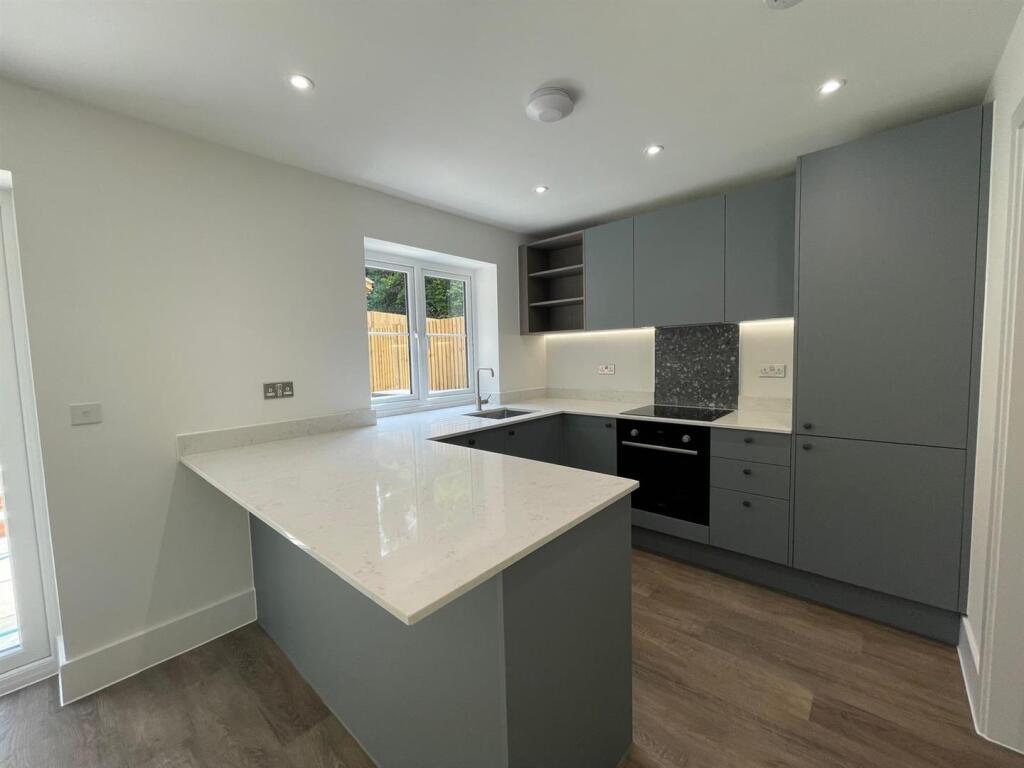 Kitchen 2.jpg