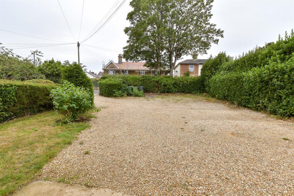 Driveway/Parking