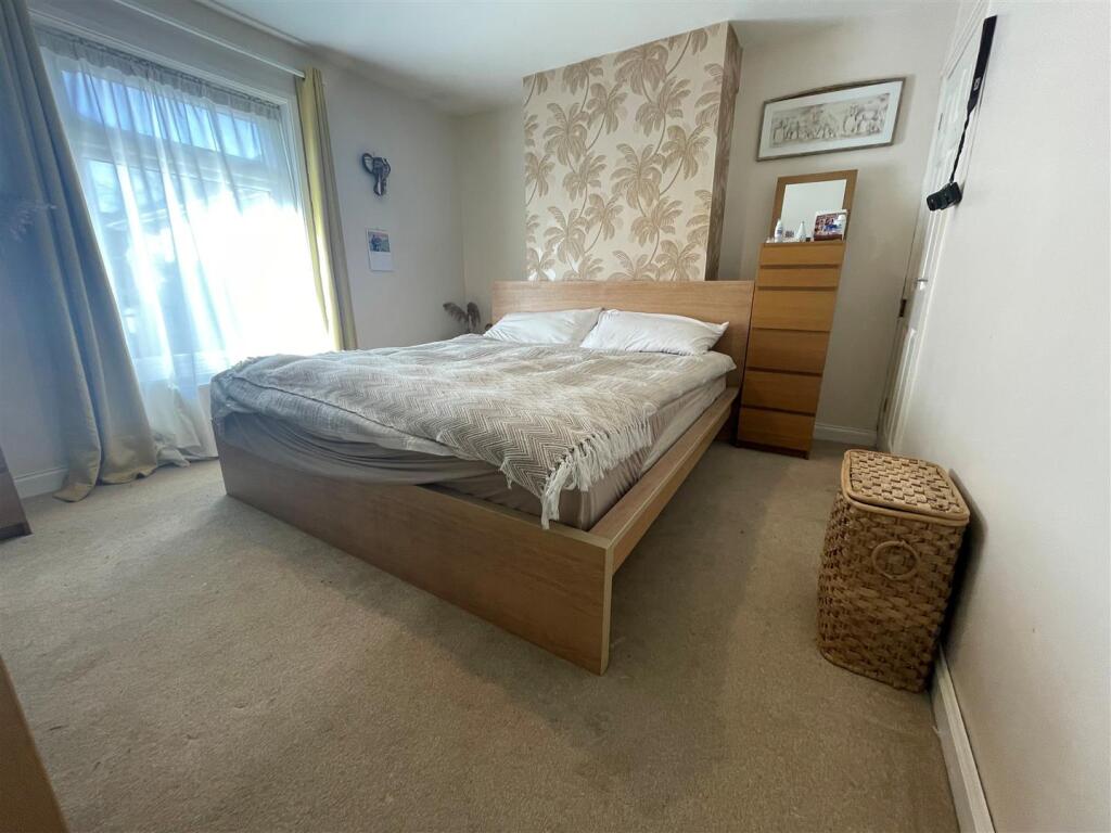 Bedroom 1.jpg