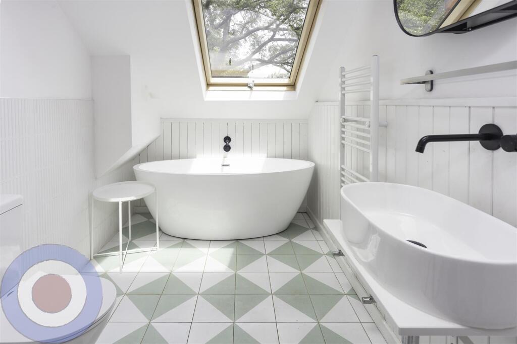 bathroom3-Edit.jpg