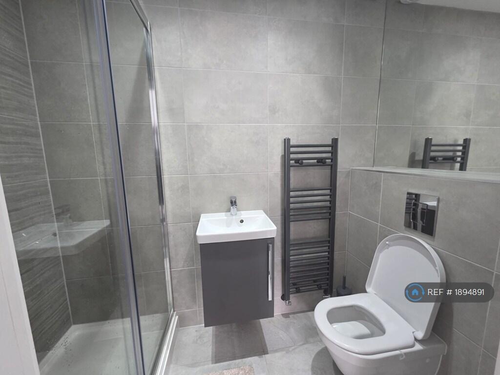 Bathroom Room 1