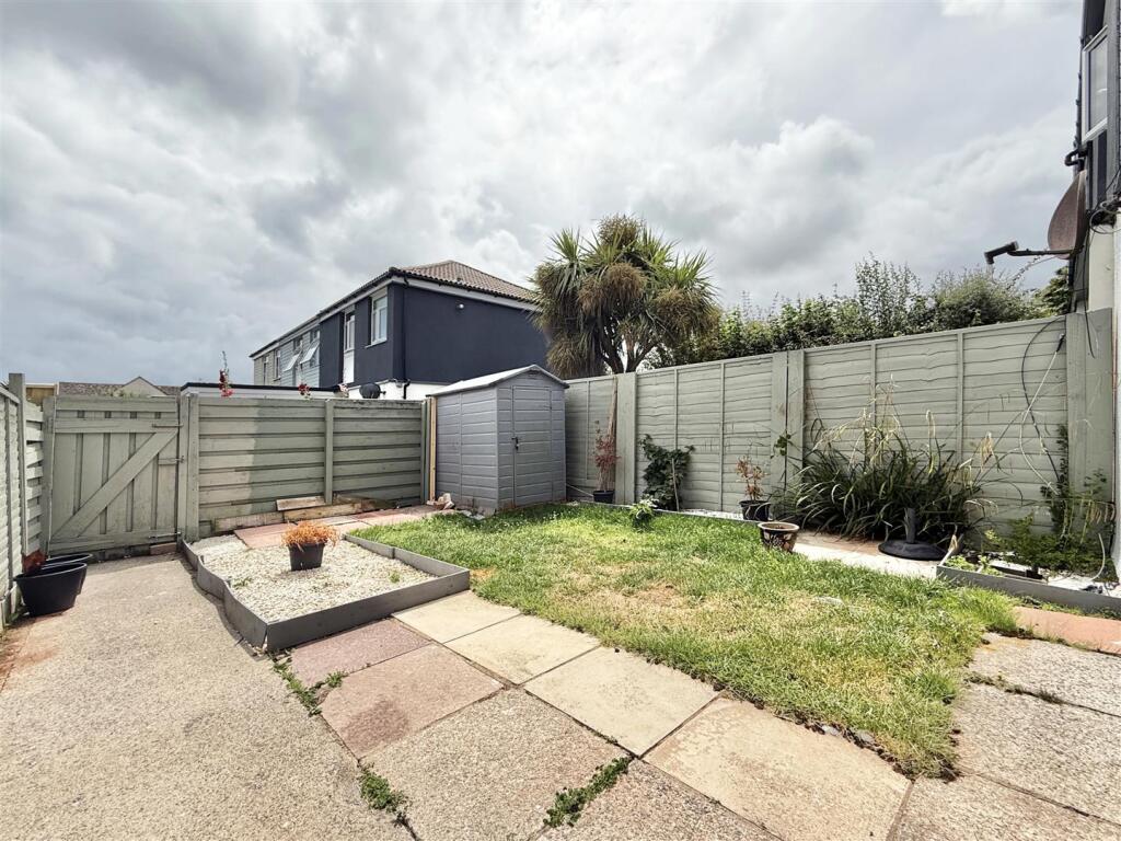 Rear Garden Left.jpeg