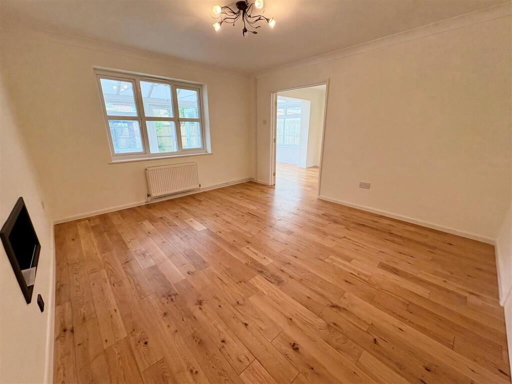 4. lounge.jpg
