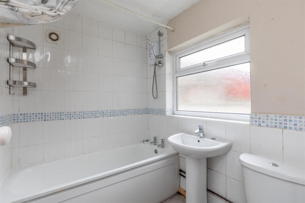 Birkin Street, Bristol Bathroom.jpg