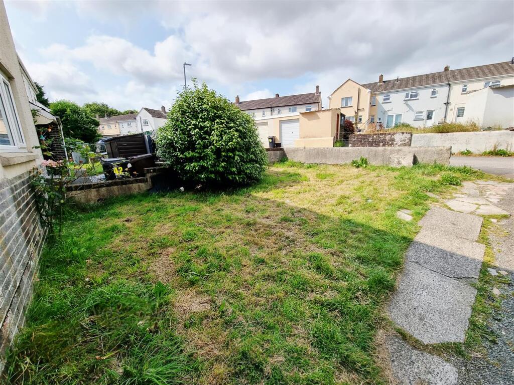 Front lawn.jpg