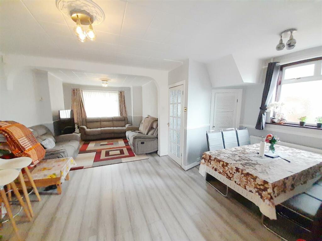 L- shaped Lounge/Dining Room