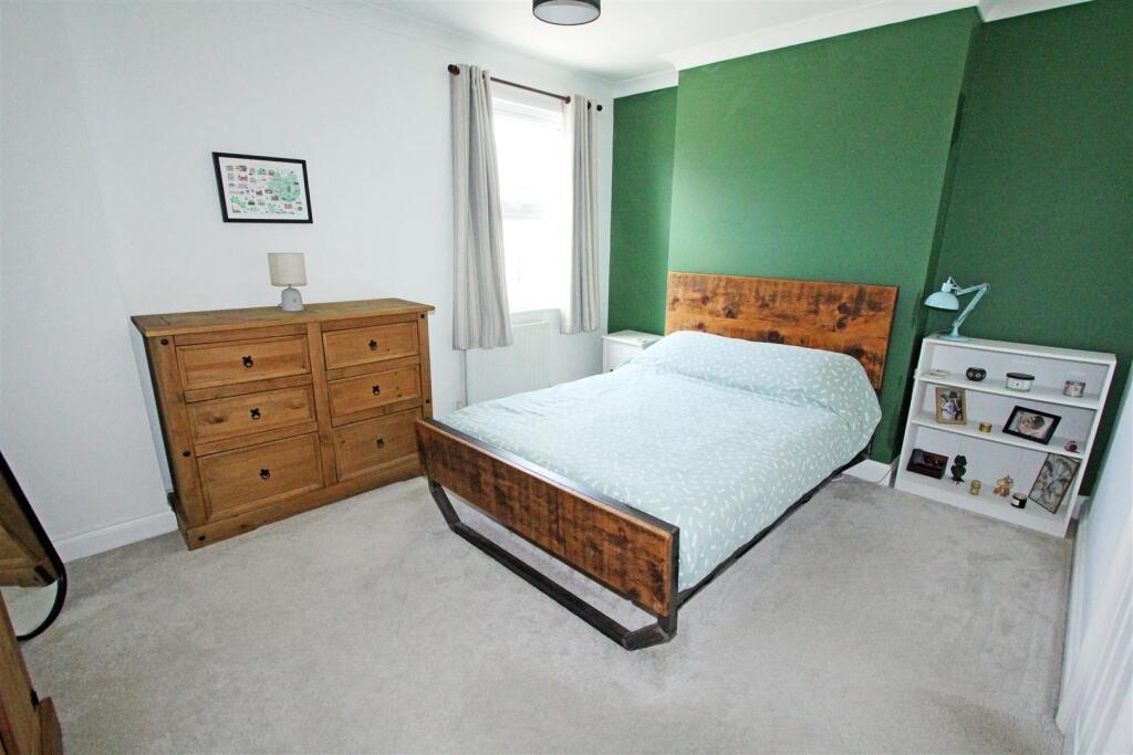 IMG_4984 bed1 window.jpg