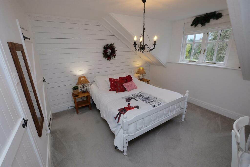 38 Middle Road, Kingswood, Bristol BS15 4XH House 