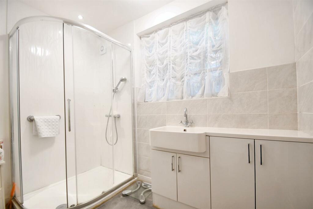 Shower Room.JPG