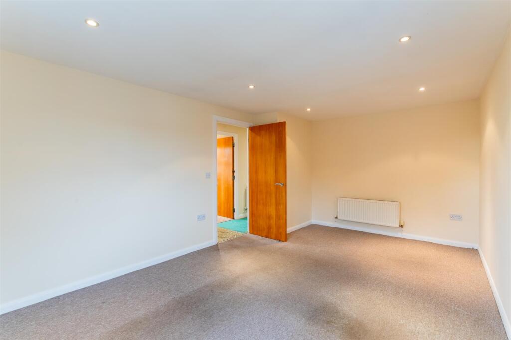 9 The Beeches-009.JPG