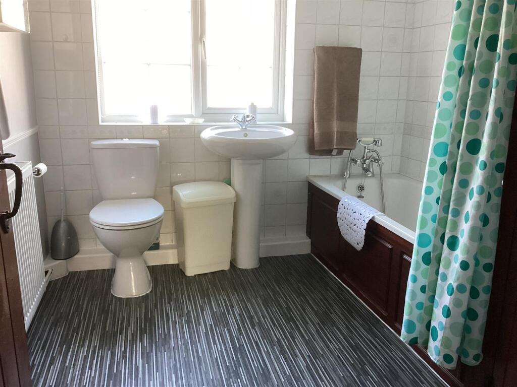 37 Knowle Hill, Hurley