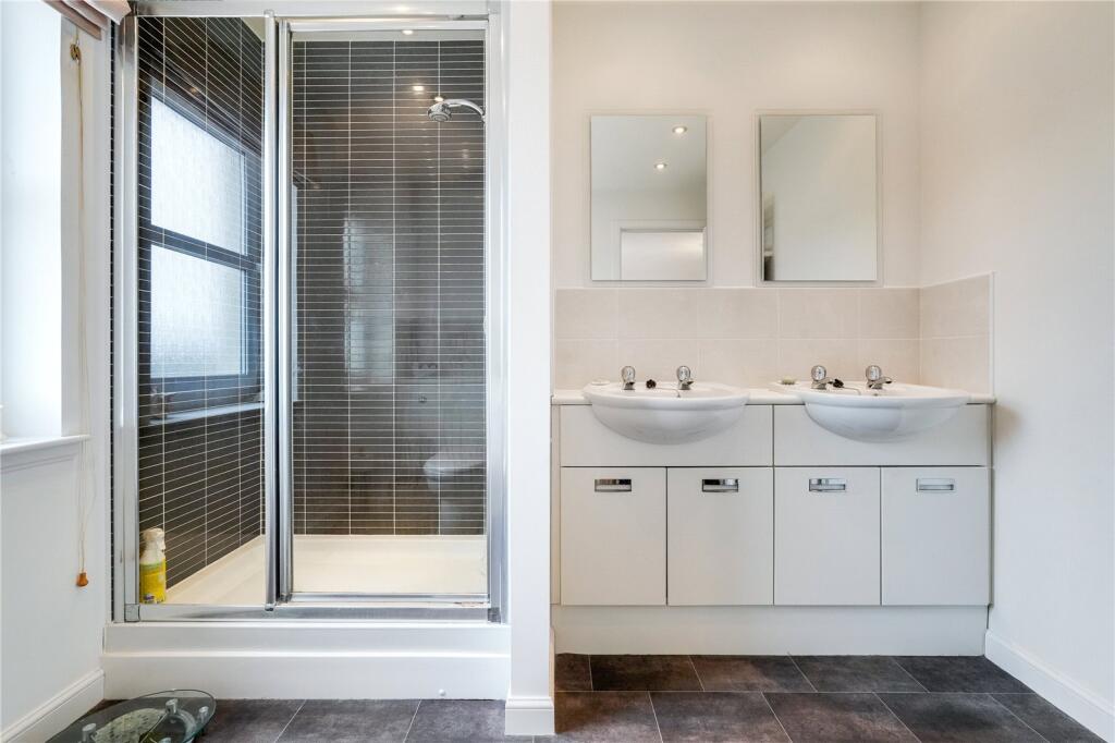 En-Suite Shower Rm