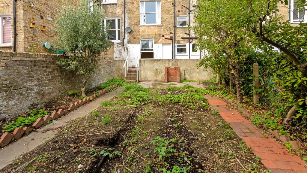 Flat A, 132 Evering Road, Stoke Newington, London N16 7BD