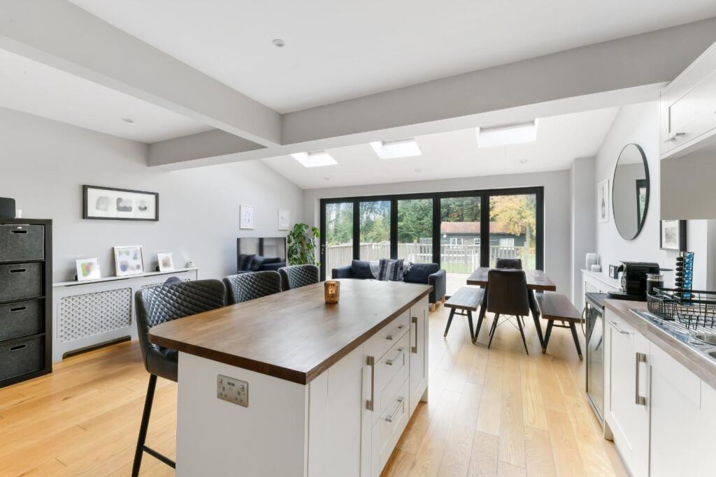 CASTLE AVENUE,  INTERNALS (11).jpg