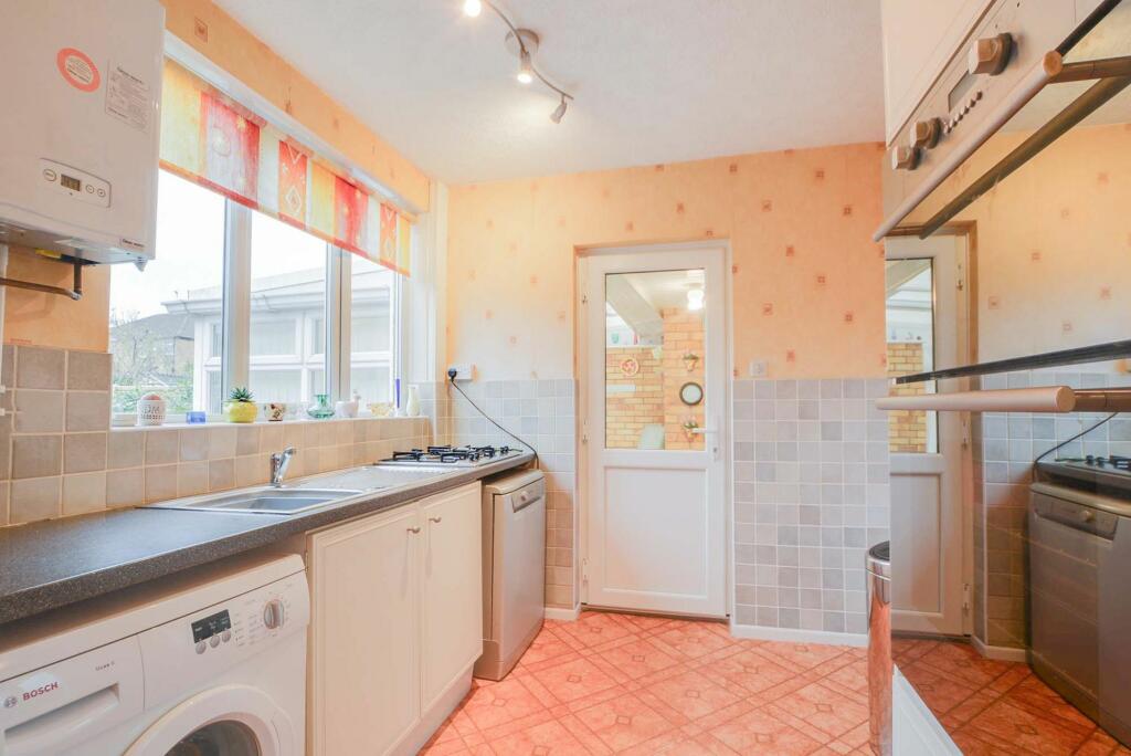 L-Shaped Dining Kitchen