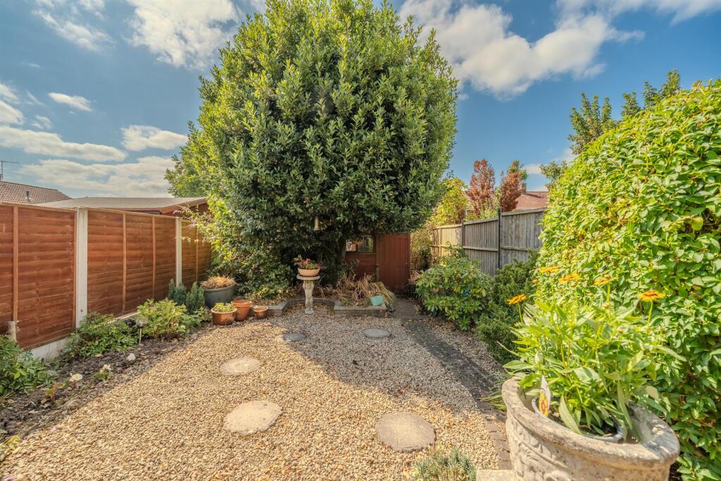 5 Harlech Close-19.jpg