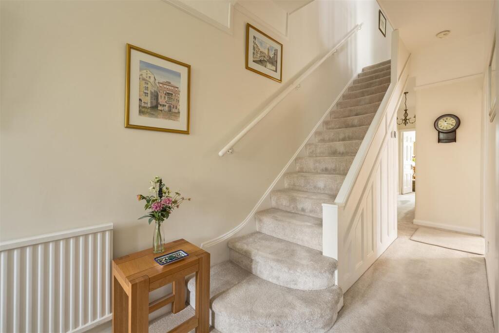 Chingford Avenue E4