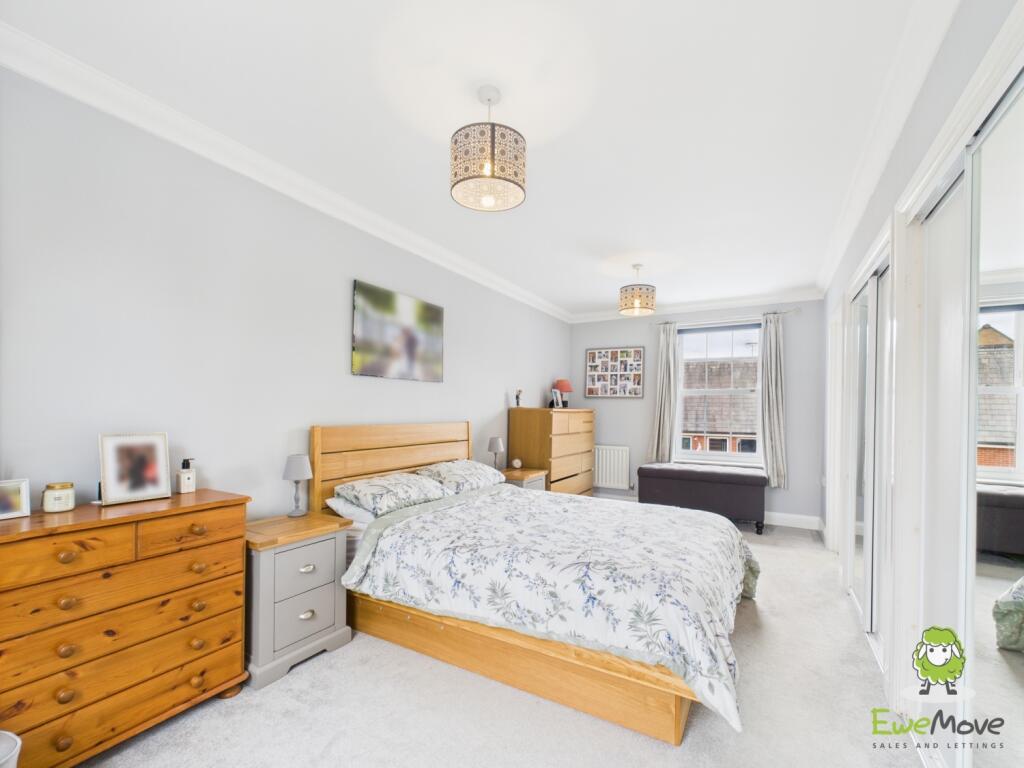 EweMove Basingstoke Estate Agents 17 Gaiger Avenue