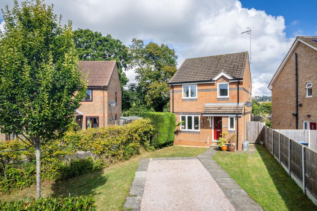 Thepps Close, South Nutfield, RH1