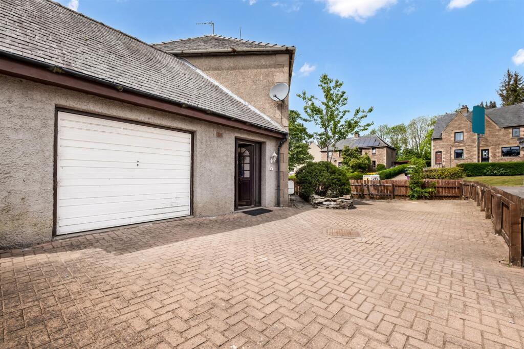 33 Graham Crescent (32).jpg