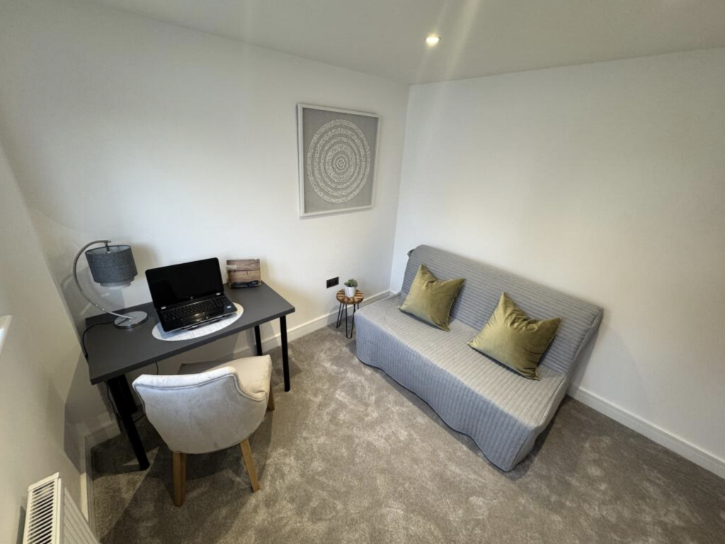 Bedroom/Study