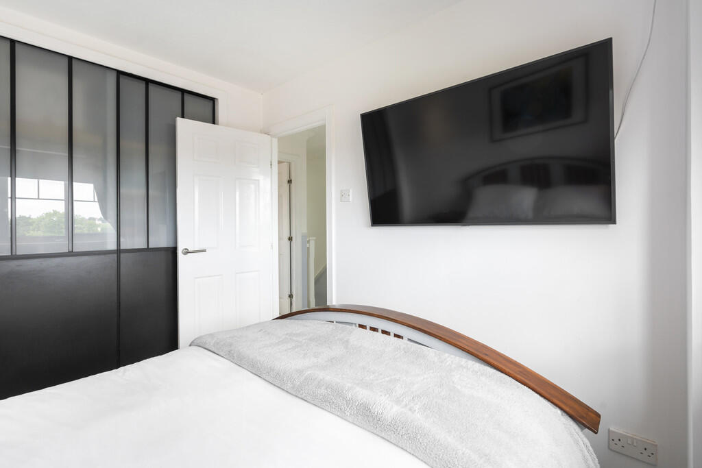 8 Fowler Cresent,...