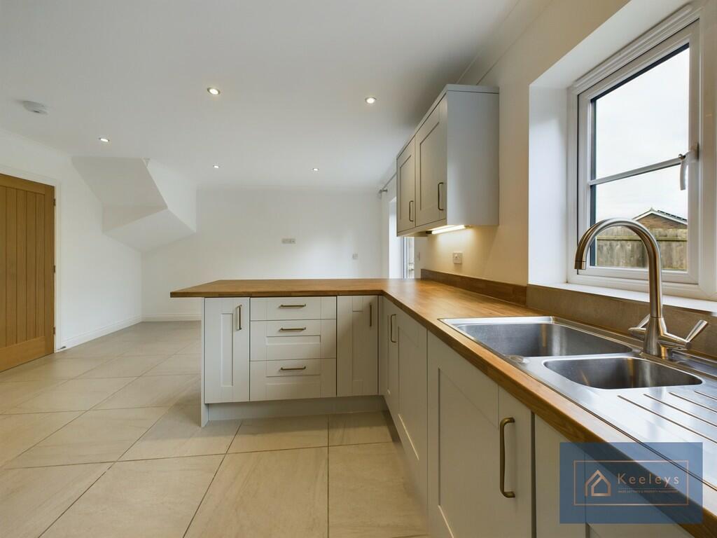 Kitchen/Dining ar...