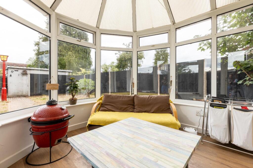 15 Guernsey Avenue, BS4-17.jpg