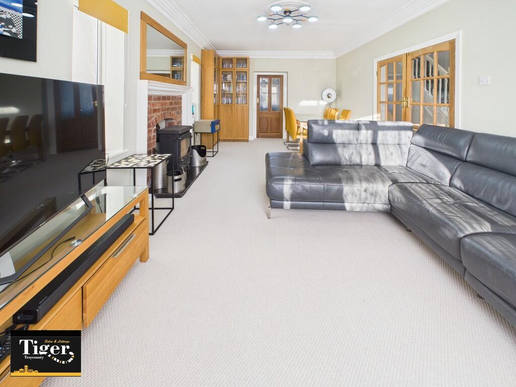 CAM02176G0-PR0772...