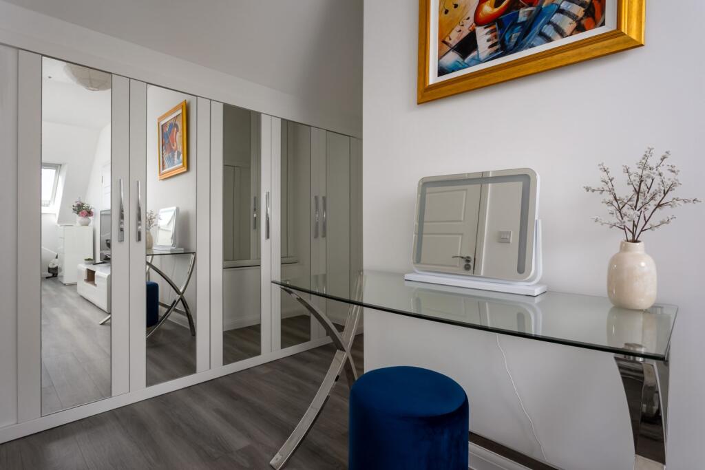Walk-in Wardrobe