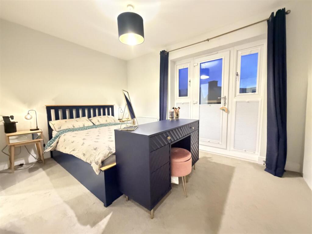 Gordons Way Bedroom 1.jpg